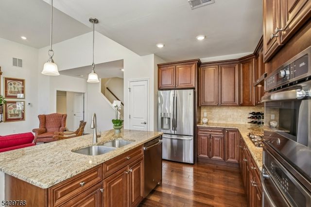 19 Davinci Dr, South Brunswick Twp., NJ 08852