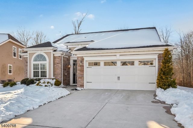 19 Davinci Dr, South Brunswick Twp., NJ 08852