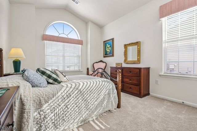 19 Davinci Dr, South Brunswick Twp., NJ 08852