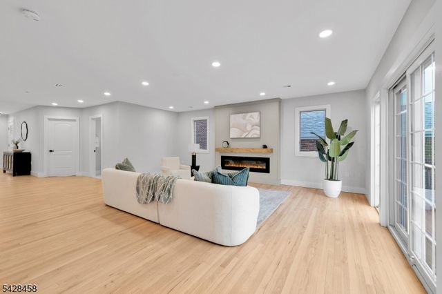 448 Fern Ave, Lyndhurst Twp., NJ 07071