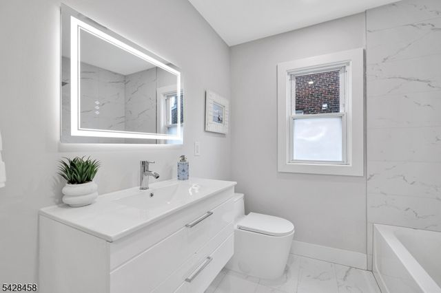 448 Fern Ave, Lyndhurst Twp., NJ 07071