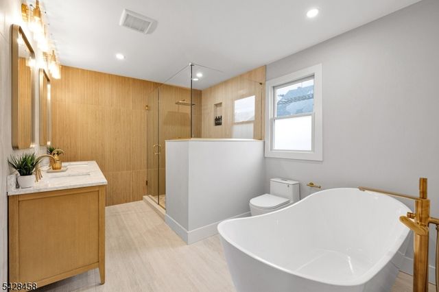 448 Fern Ave, Lyndhurst Twp., NJ 07071