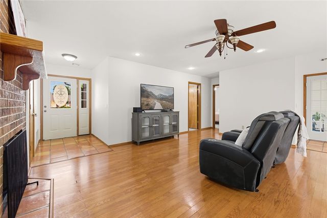 906 W Geneva, Rogers, AR 72758