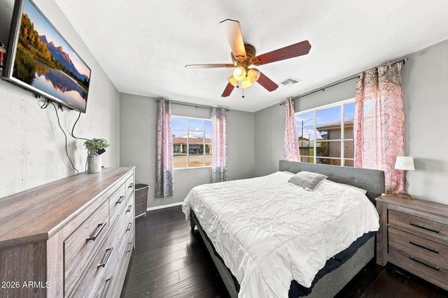 2809 W LAWRENCE Road, Phoenix, AZ 85017
