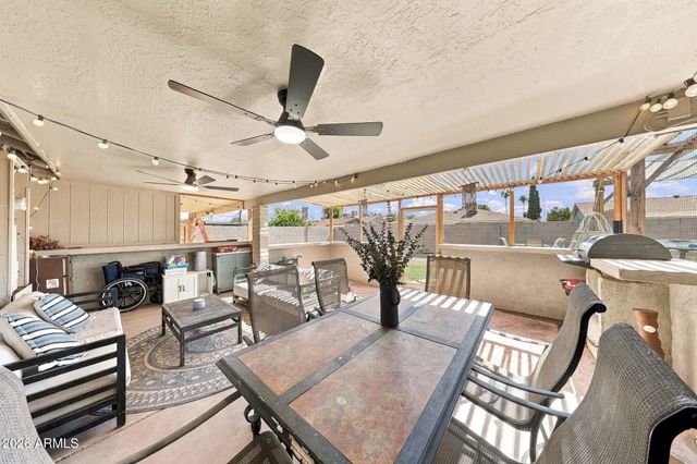 2809 W LAWRENCE Road, Phoenix, AZ 85017