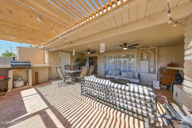 2809 W LAWRENCE Road, Phoenix, AZ 85017