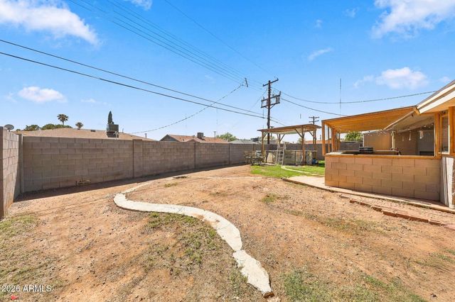 2809 W LAWRENCE Road, Phoenix, AZ 85017