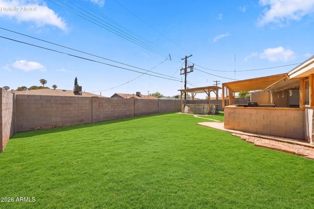 2809 W LAWRENCE Road, Phoenix, AZ 85017