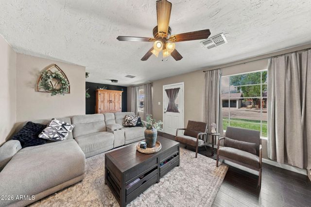 2809 W LAWRENCE Road, Phoenix, AZ 85017