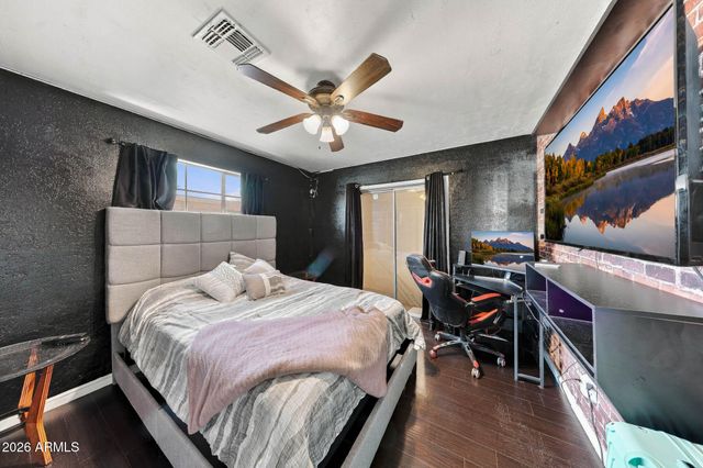 2809 W LAWRENCE Road, Phoenix, AZ 85017