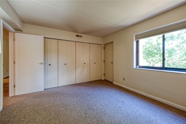 416 Isabella St 404, Oakmont, PA 15139