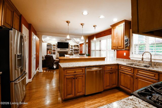 4610 Deepwood Dr, Louisville, KY 40241