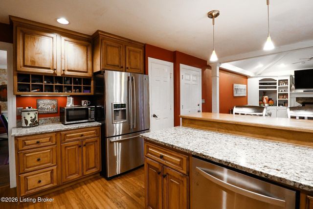 4610 Deepwood Dr, Louisville, KY 40241