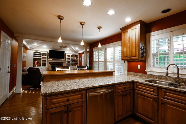 4610 Deepwood Dr, Louisville, KY 40241