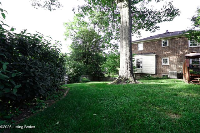 4610 Deepwood Dr, Louisville, KY 40241