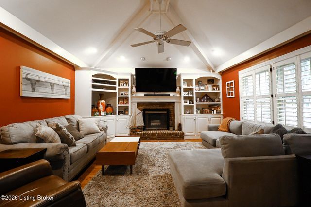 4610 Deepwood Dr, Louisville, KY 40241