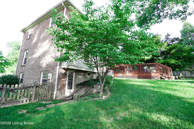 4610 Deepwood Dr, Louisville, KY 40241