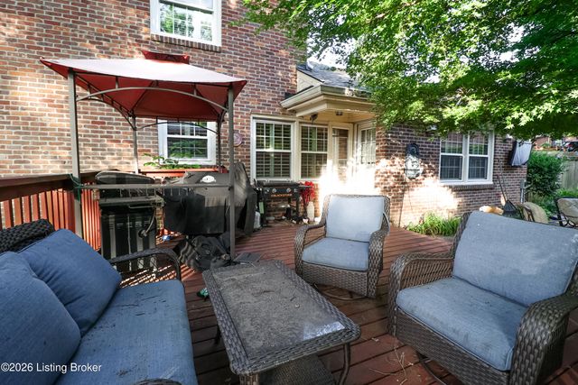 4610 Deepwood Dr, Louisville, KY 40241