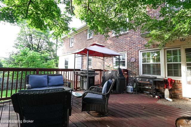 4610 Deepwood Dr, Louisville, KY 40241