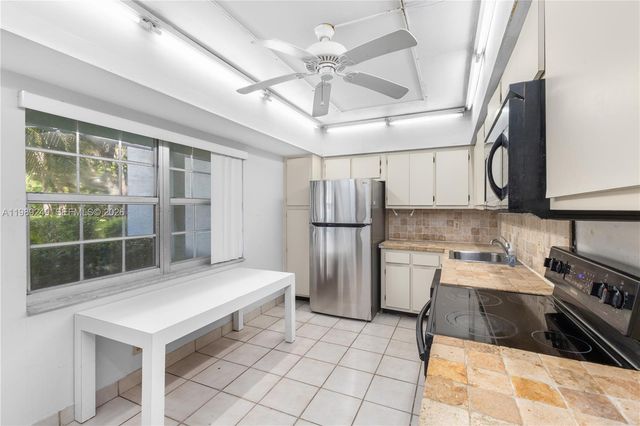 806 Cypress Grove Lane 111, Pompano Beach, FL 33069