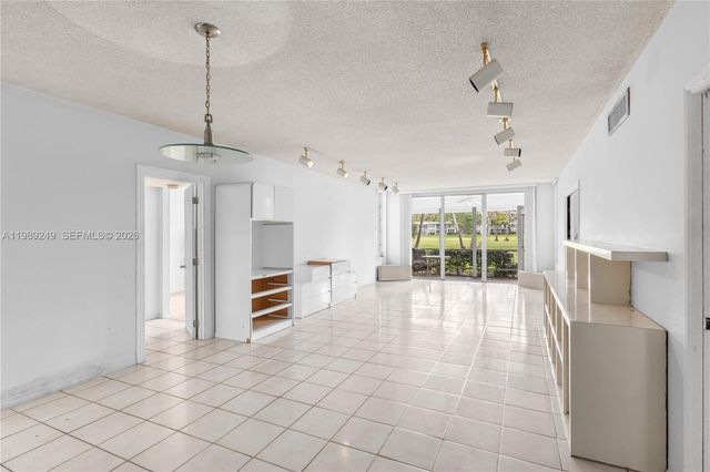 806 Cypress Grove Lane 111, Pompano Beach, FL 33069