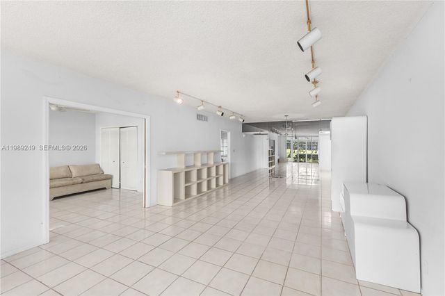 806 Cypress Grove Lane 111, Pompano Beach, FL 33069