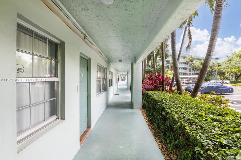 806 Cypress Grove Lane 111, Pompano Beach, FL 33069
