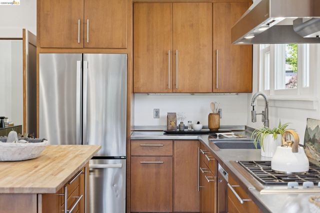 699 Arimo Ave, Oakland, CA 94610