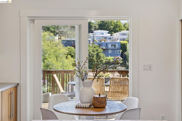 699 Arimo Ave, Oakland, CA 94610