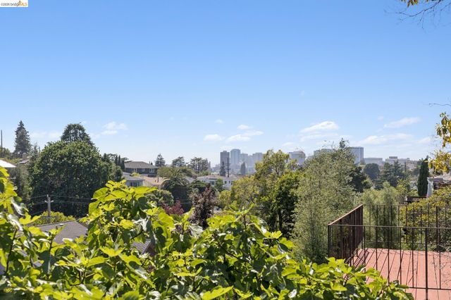 699 Arimo Ave, Oakland, CA 94610