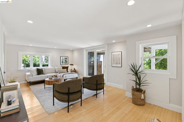699 Arimo Ave, Oakland, CA 94610