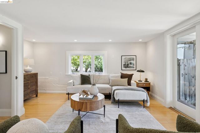 699 Arimo Ave, Oakland, CA 94610