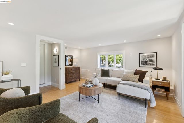 699 Arimo Ave, Oakland, CA 94610