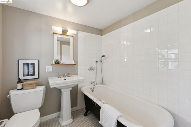 699 Arimo Ave, Oakland, CA 94610
