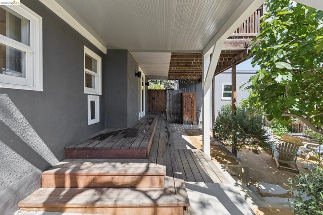 699 Arimo Ave, Oakland, CA 94610