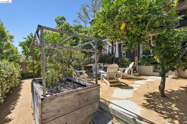 699 Arimo Ave, Oakland, CA 94610