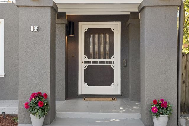 699 Arimo Ave, Oakland, CA 94610