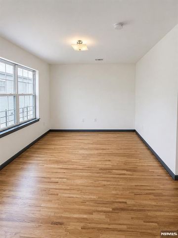 28 4th Street 1, Elizabeth, NJ 07206
