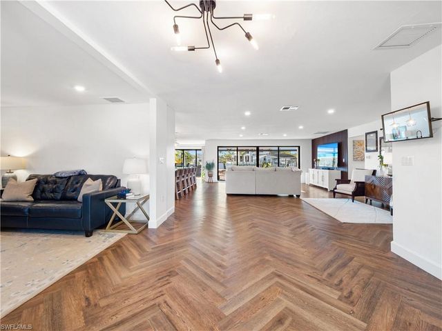 6610 Joanna CIR, Fort Myers, FL 33919