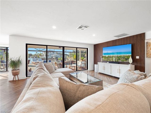 6610 Joanna CIR, Fort Myers, FL 33919