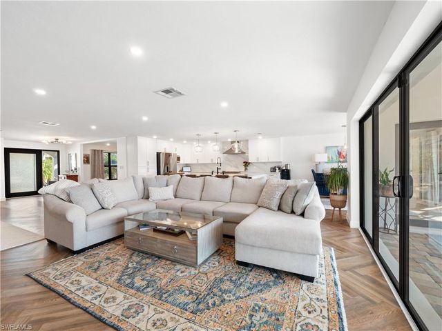 6610 Joanna CIR, Fort Myers, FL 33919