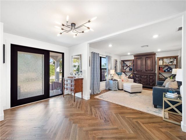 6610 Joanna CIR, Fort Myers, FL 33919