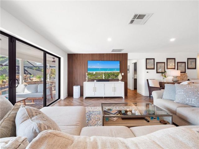 6610 Joanna CIR, Fort Myers, FL 33919