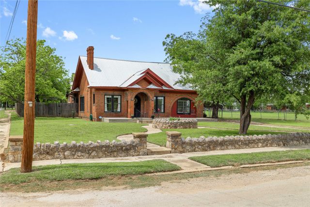 803 Norwood Street, Brownwood, TX 76801