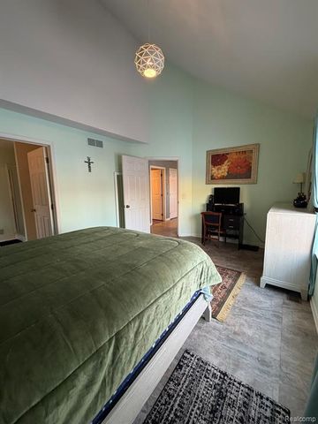 29830 Bobrich Street, Livonia, MI 48152