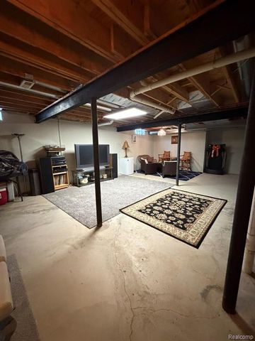 29830 Bobrich Street, Livonia, MI 48152