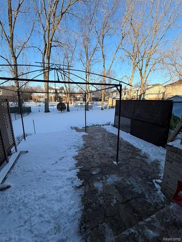 29830 Bobrich Street, Livonia, MI 48152