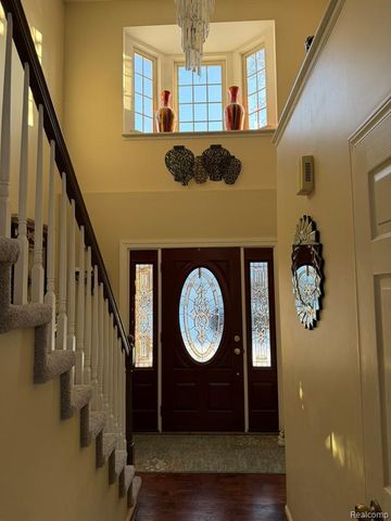 29830 Bobrich Street, Livonia, MI 48152