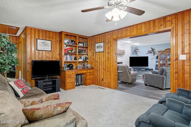 112 Mcmillan Street, Teachey, NC 28464