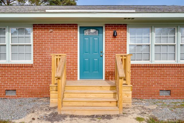 112 Mcmillan Street, Teachey, NC 28464